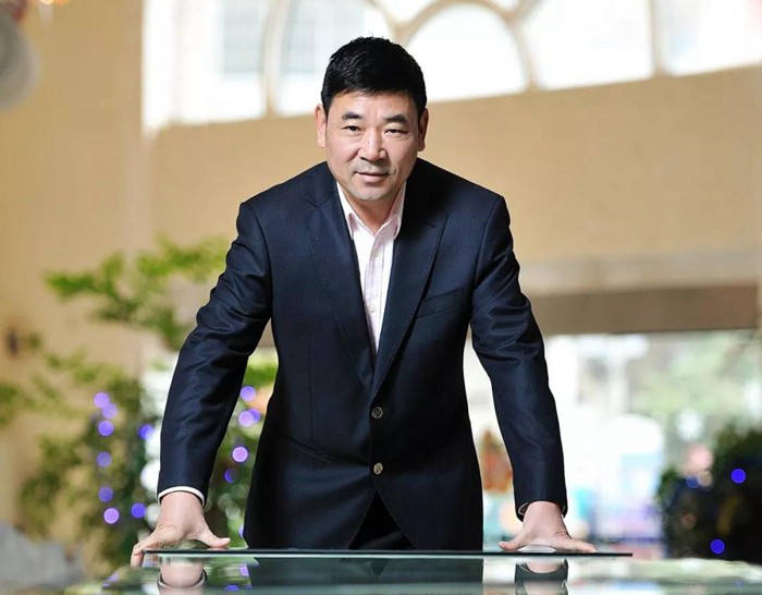 【脱贫攻坚·龙8国际在行动】海岳尚可倾 口诺终不移 ——杭州龙8国际集团、贵州天都房地产公司董事长胡晓风扶贫纪实